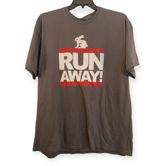 Run Away‎ Killer Rabbit Grail Quest Gift Classic T-Shirt Size 2XL - Picture 1 of 3